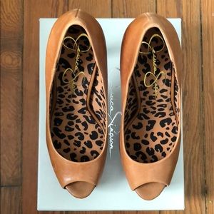 Leather Peep-Toe Platform Pump